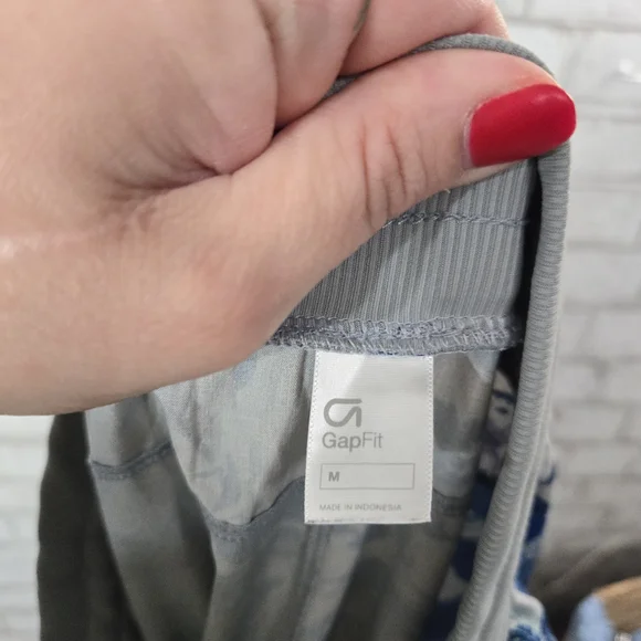 EUC✨GAP FIT gray & blue floral printed joggers - Picture 13 of 14